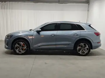 2021 Audi e-tron с пробегом 67 000 км