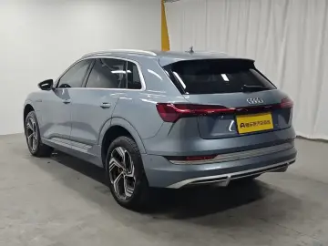 2021 Audi e-tron с пробегом 67 000 км