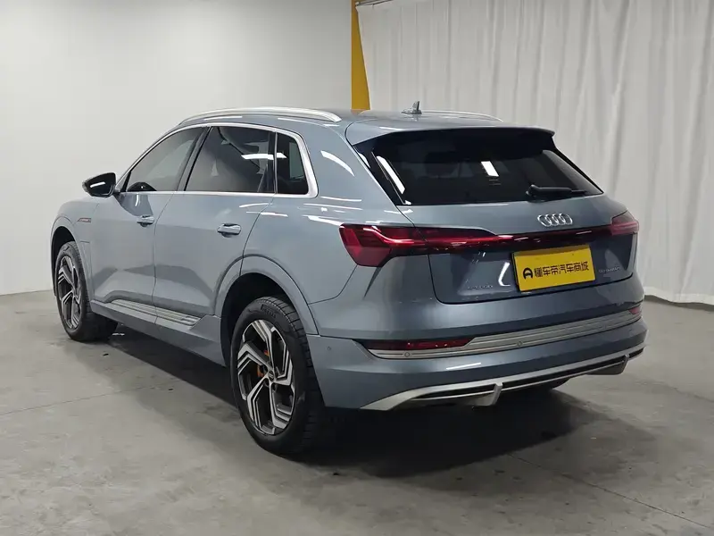 2021 Audi e-tron с пробегом 67 000 км