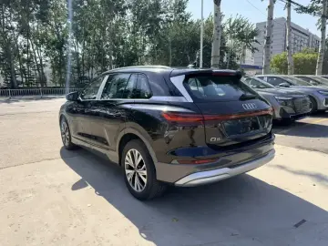 2023 Audi Q5 e-tron с пробегом 100 км