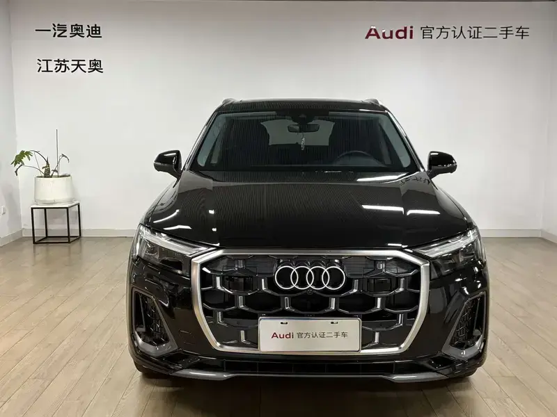 2025 Audi Q7 с пробегом 11 000 км