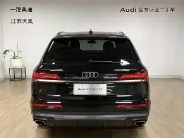 2025 Audi Q7 с пробегом 11 000 км