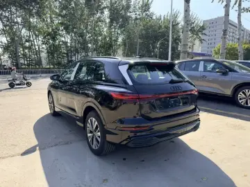 2023 Audi Q5 e-tron с пробегом 100 км
