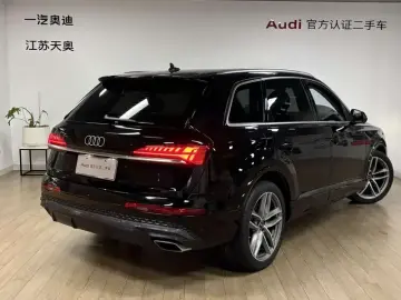 2025 Audi Q7 с пробегом 11 000 км