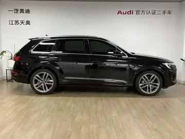 2025 Audi Q7 с пробегом 11 000 км
