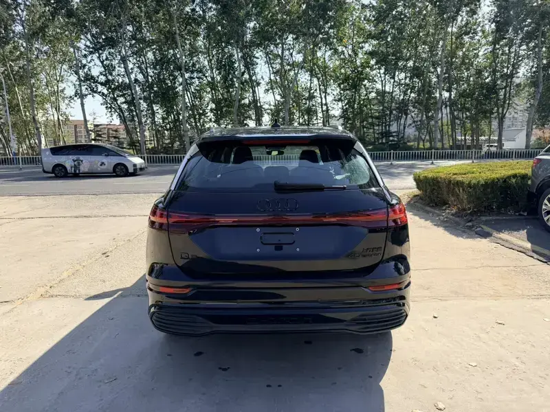 2023 Audi Q5 e-tron с пробегом 100 км