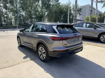 2023 Audi Q5 e-tron с пробегом 100 км