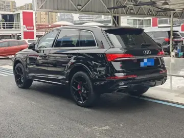 2024 Audi Q7 с пробегом 40 000 км