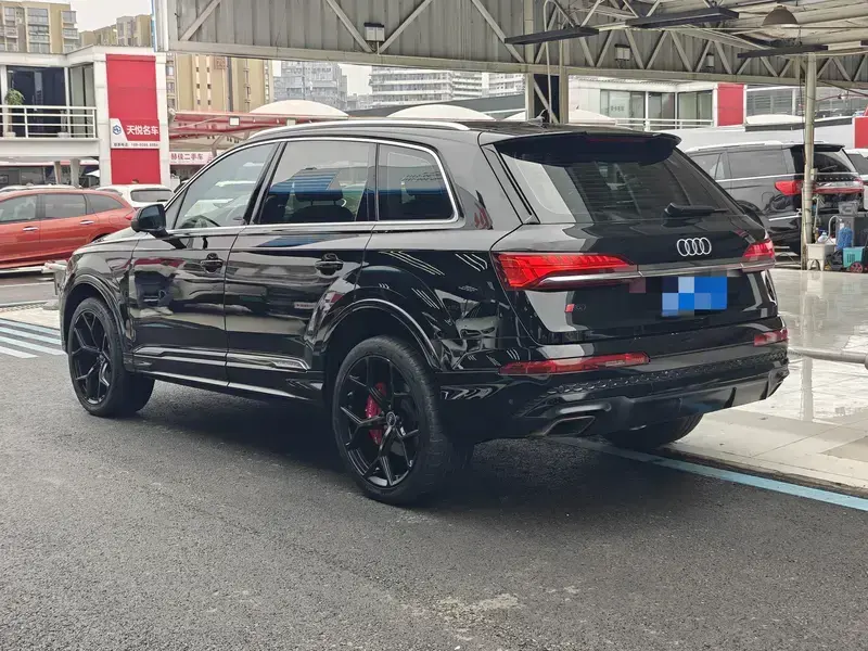 2024 Audi Q7 с пробегом 40 000 км