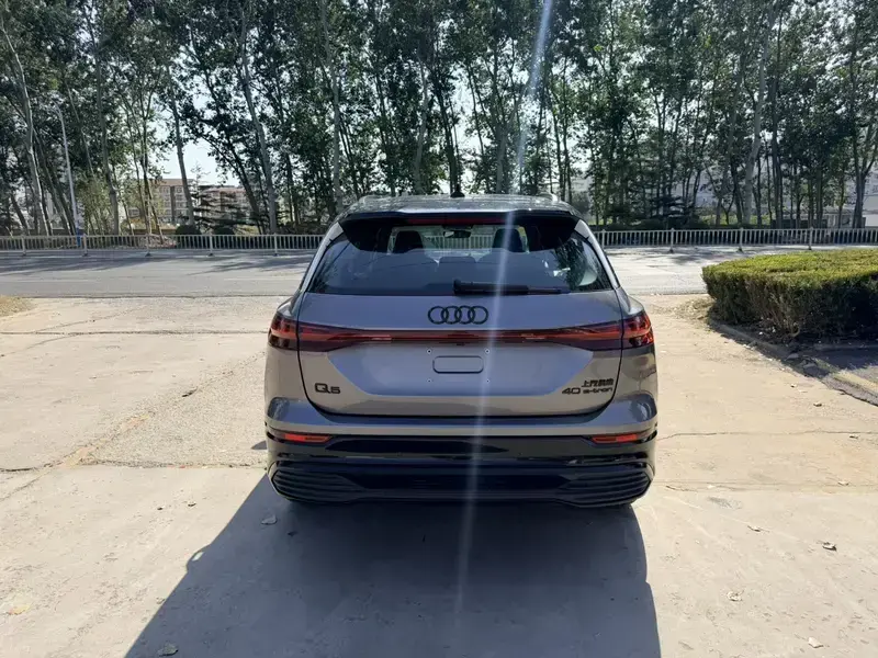 2023 Audi Q5 e-tron с пробегом 100 км