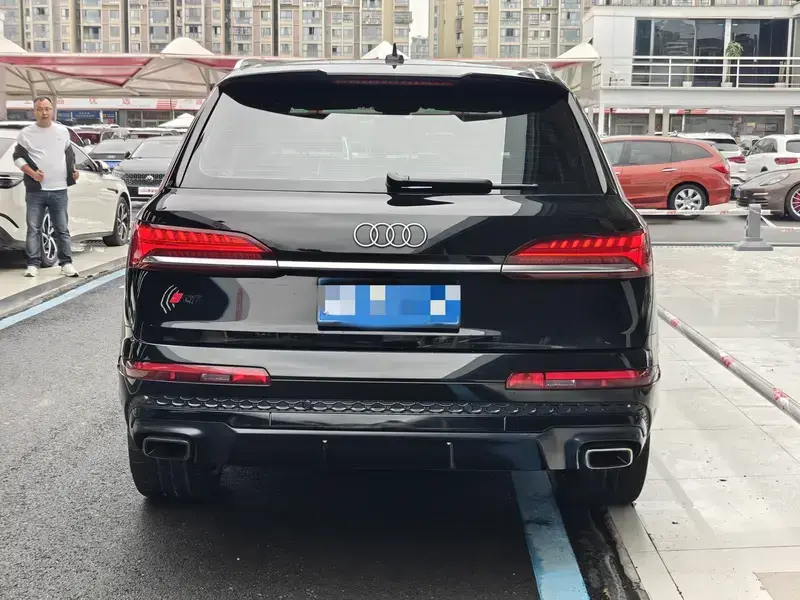 2024 Audi Q7 с пробегом 40 000 км