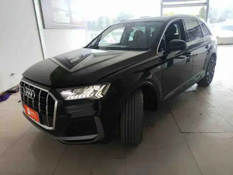 2024 Audi Q7 с пробегом 42 000 км