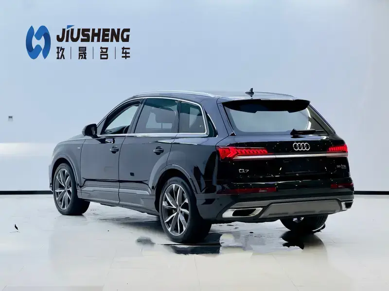2024 Audi Q7 с пробегом 42 000 км