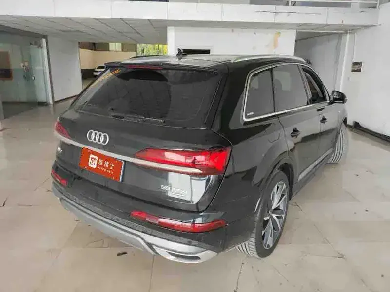2024 Audi Q7 с пробегом 42 000 км