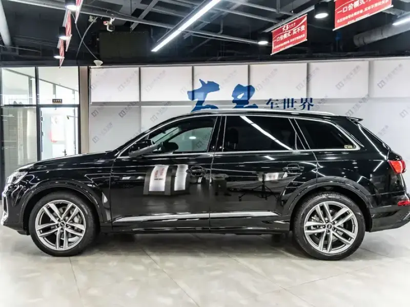 2025 Audi Q7 с пробегом 44 000 км