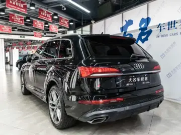 2025 Audi Q7 с пробегом 44 000 км