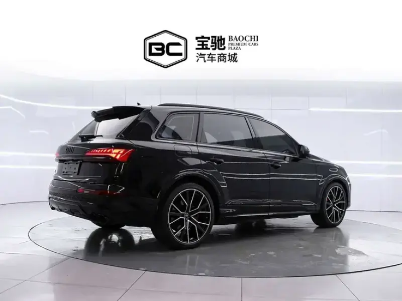 2025 Audi Q7 с пробегом 22 000 км