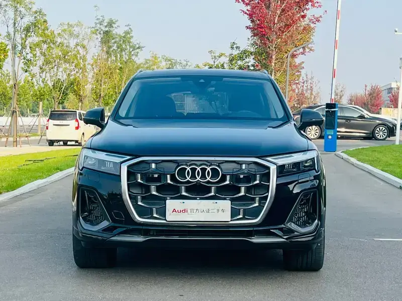 2025 Audi Q7 с пробегом 8 600 км