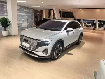 2022 Audi Q5 e-tron с пробегом 17 000 км