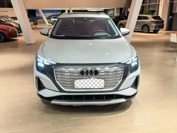 2022 Audi Q5 e-tron с пробегом 17 000 км