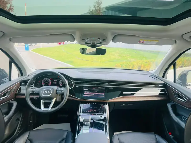2025 Audi Q7 с пробегом 8 600 км