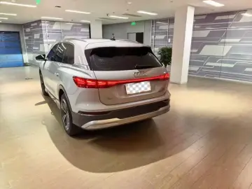 2022 Audi Q5 e-tron с пробегом 17 000 км