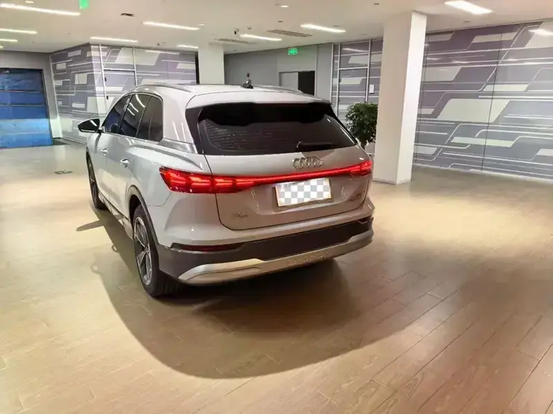 2022 Audi Q5 e-tron с пробегом 17 000 км