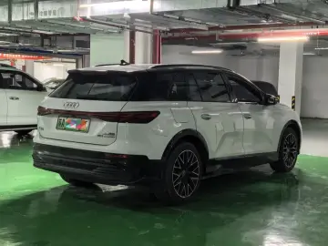 2022 Audi Q5 e-tron с пробегом 97 000 км