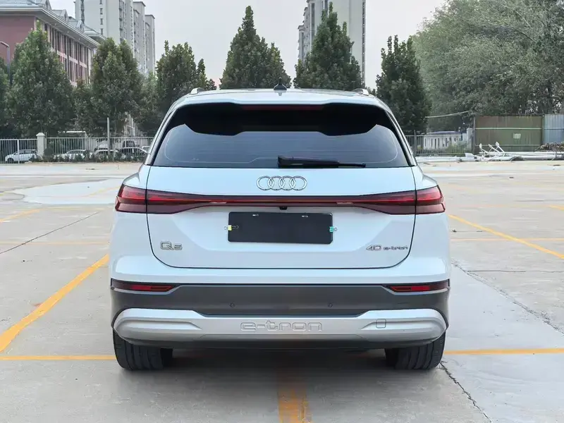 2022 Audi Q5 e-tron с пробегом 67 000 км