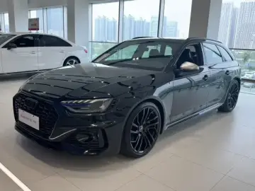 2023 Audi RS 4 с пробегом 13 800 км