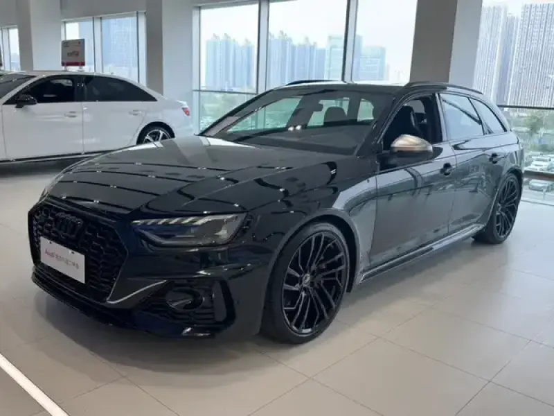 2023 Audi RS 4 с пробегом 13 800 км