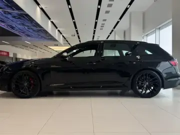 2023 Audi RS 4 с пробегом 13 800 км