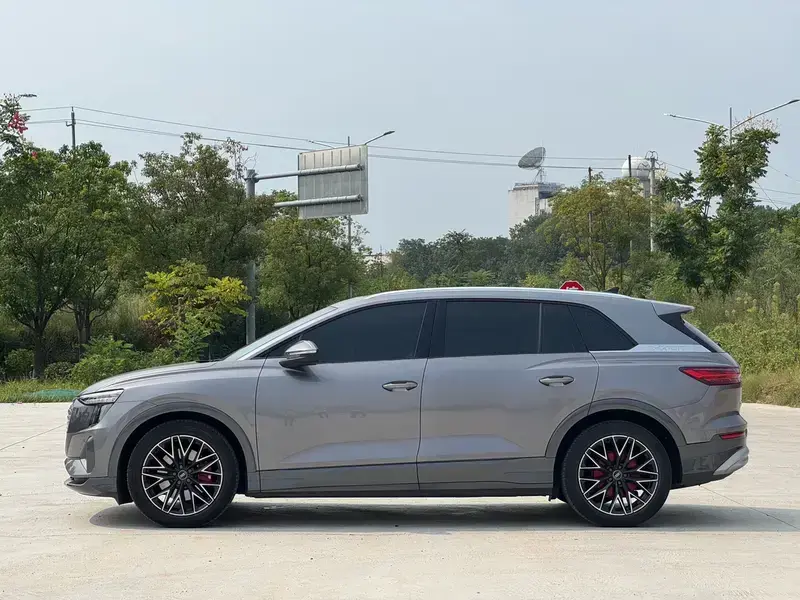 2022 Audi Q5 e-tron с пробегом 42 000 км