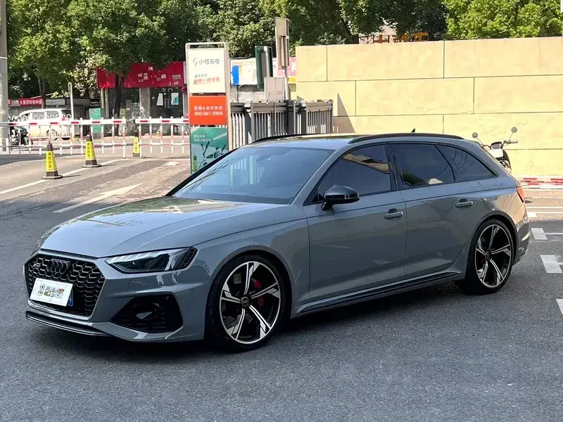 2022 Audi RS 4 с пробегом 83 000 км