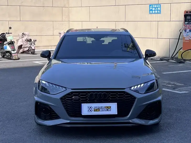 2022 Audi RS 4 с пробегом 83 000 км