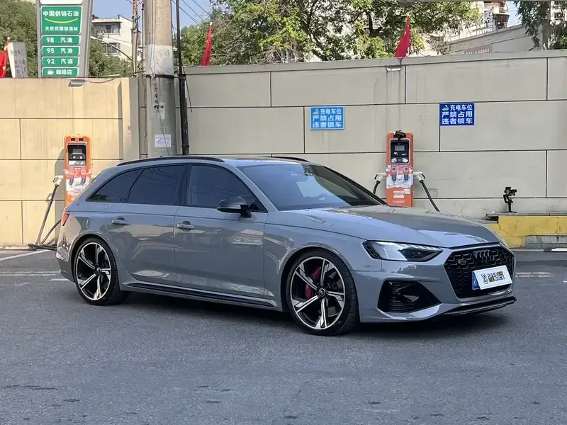 2022 Audi RS 4 с пробегом 83 000 км