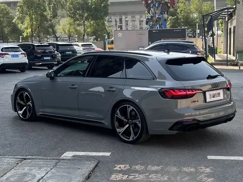 2022 Audi RS 4 с пробегом 83 000 км