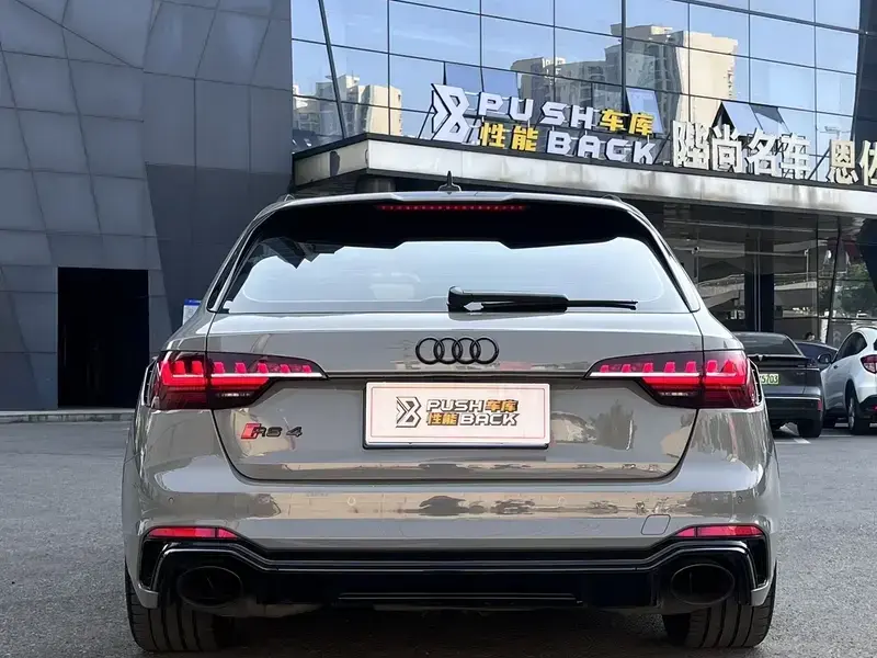 2022 Audi RS 4 с пробегом 83 000 км