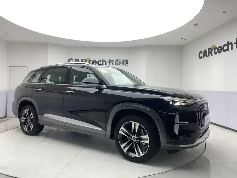 2025 Audi Q6 с пробегом 1 000 км