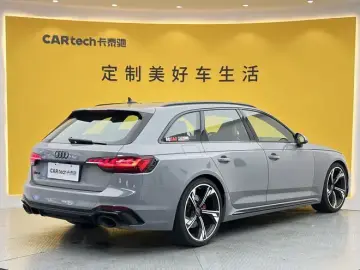 2023 Audi RS 4 с пробегом 18 000 км
