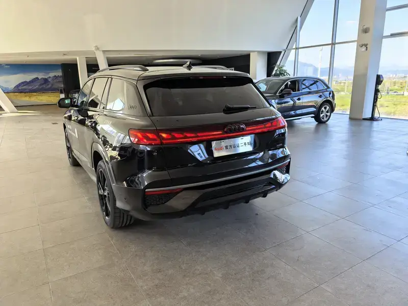 2024 Audi Q6 с пробегом 600 км