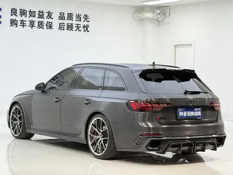 2022 Audi RS 4 с пробегом 40 000 км