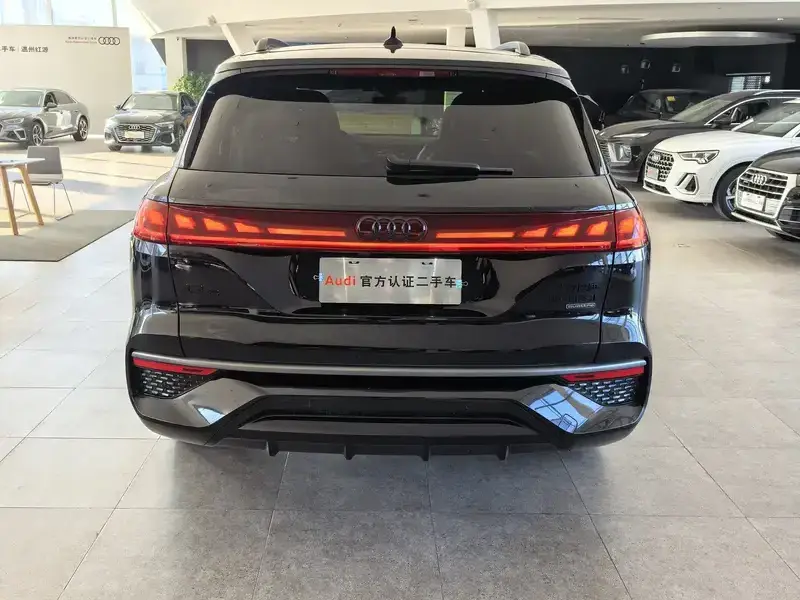2024 Audi Q6 с пробегом 600 км