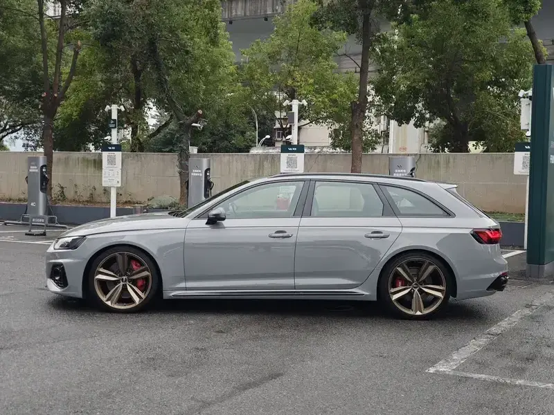 2023 Audi RS 4 с пробегом 49 000 км