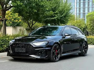 2024 Audi RS 4 с пробегом 17 000 км