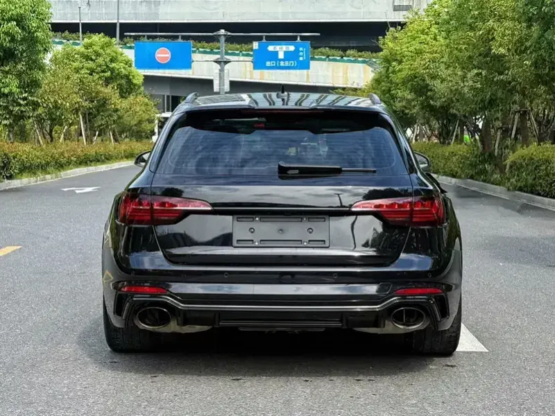 2024 Audi RS 4 с пробегом 17 000 км