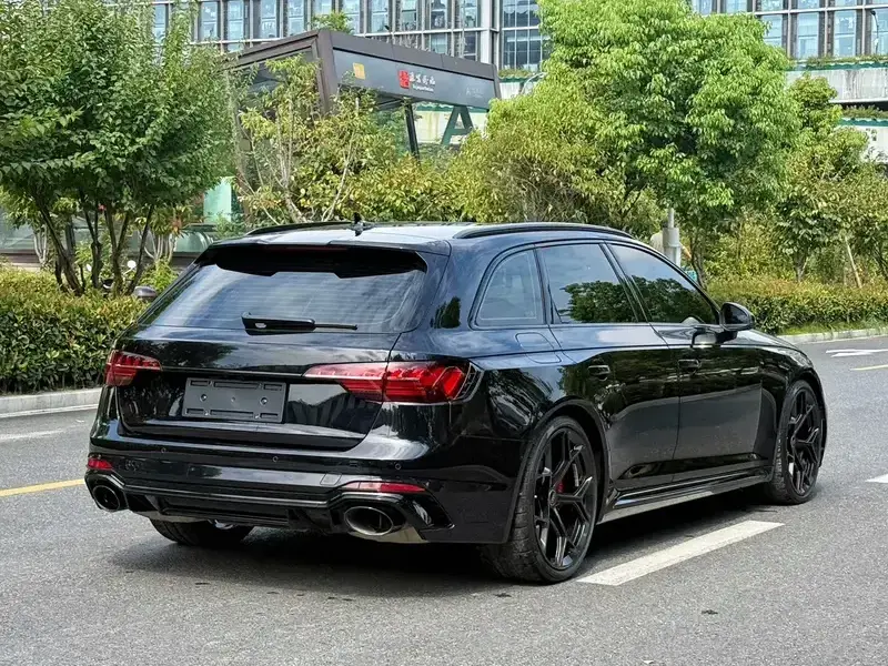 2024 Audi RS 4 с пробегом 17 000 км