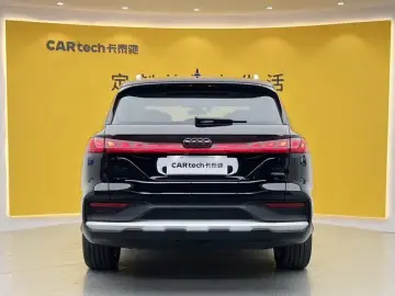 2025 Audi Q6 с пробегом 26 000 км