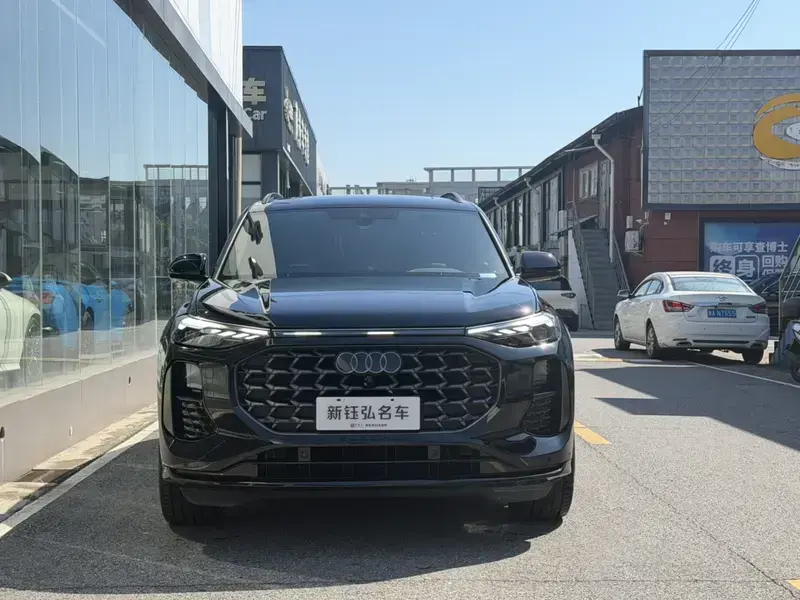 2023 Audi Q6 с пробегом 15 000 км