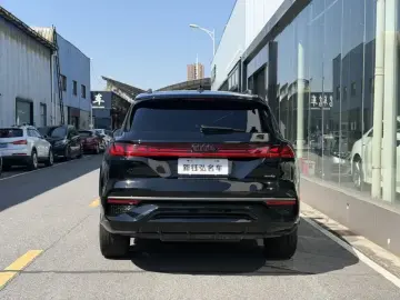 2023 Audi Q6 с пробегом 15 000 км